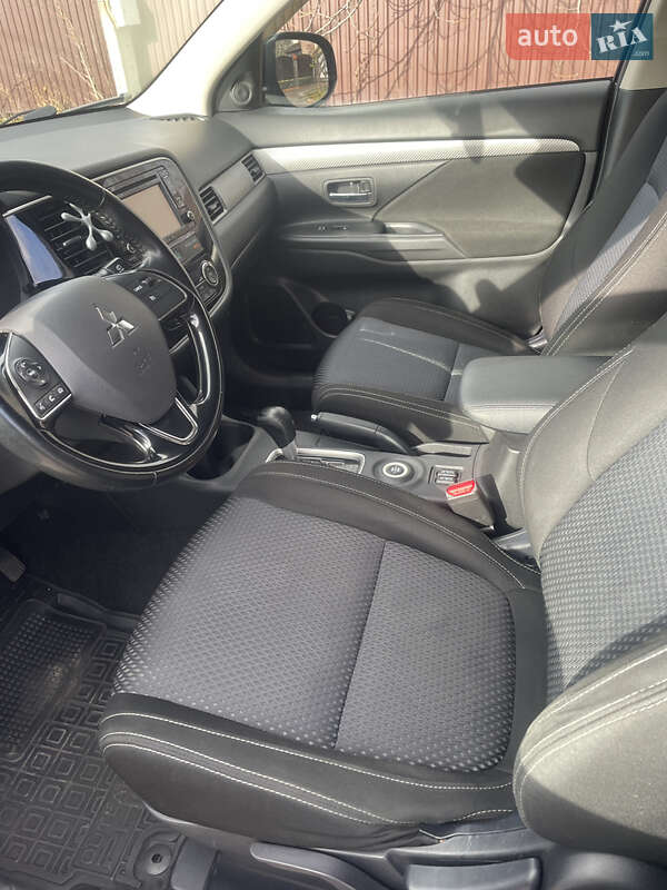 Позашляховик / Кросовер Mitsubishi Outlander 2015 в Львові