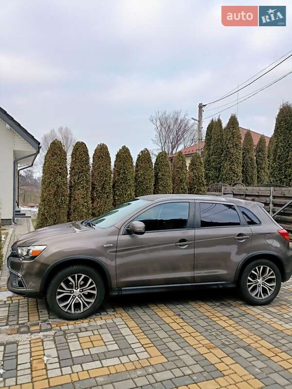 Внедорожник / Кроссовер Mitsubishi Outlander 2018 в Киеве