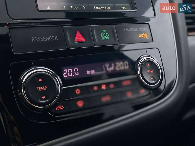 Внедорожник / Кроссовер Mitsubishi Outlander 2015 в Киеве