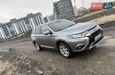Внедорожник / Кроссовер Mitsubishi Outlander 2021 в Черкассах