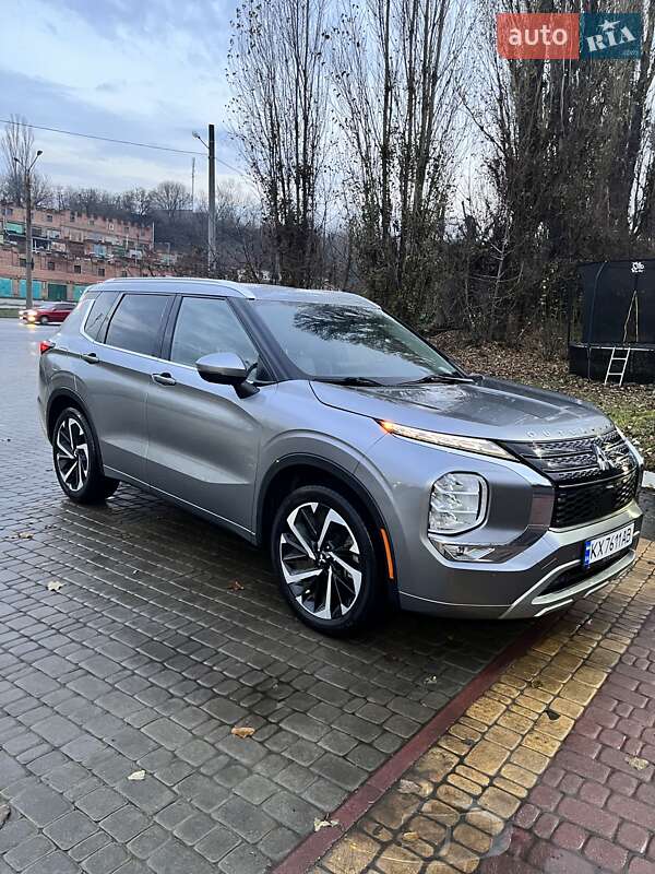 Позашляховик / Кросовер Mitsubishi Outlander 2022 в Харкові