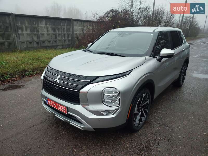 Внедорожник / Кроссовер Mitsubishi Outlander 2021 в Киеве