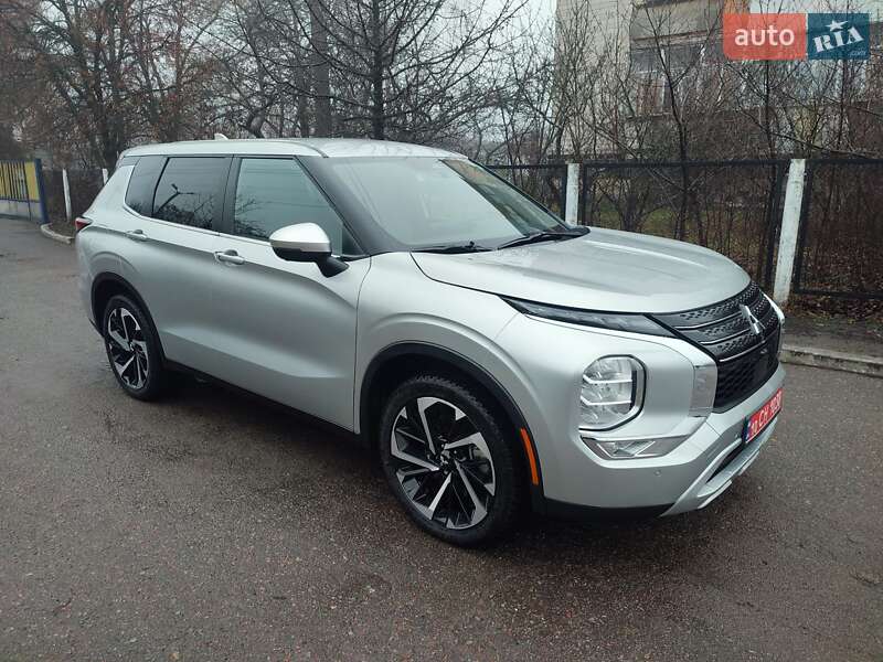 Внедорожник / Кроссовер Mitsubishi Outlander 2021 в Киеве