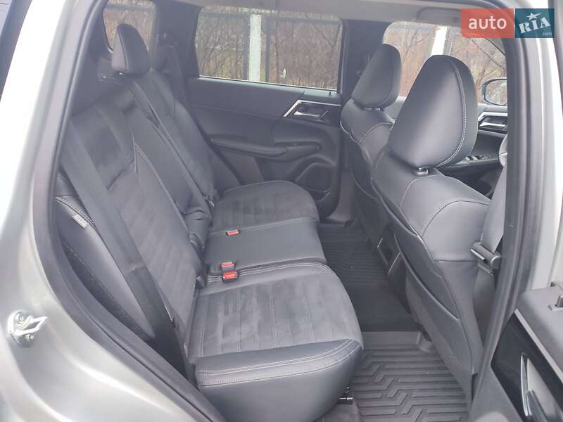 Внедорожник / Кроссовер Mitsubishi Outlander 2021 в Киеве