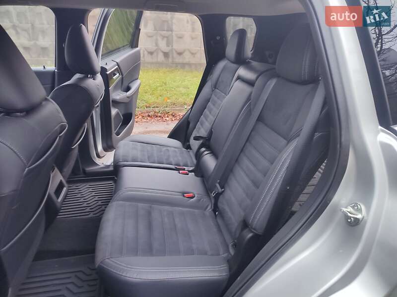 Внедорожник / Кроссовер Mitsubishi Outlander 2021 в Киеве