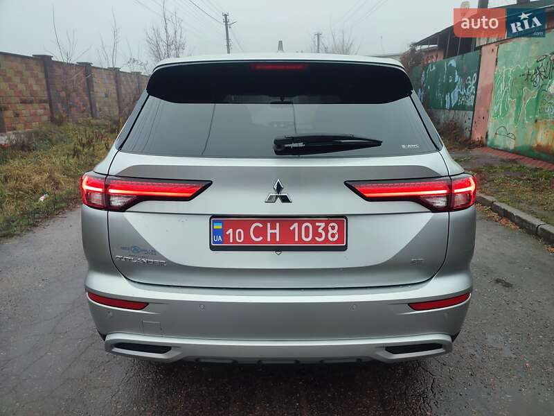 Внедорожник / Кроссовер Mitsubishi Outlander 2021 в Киеве