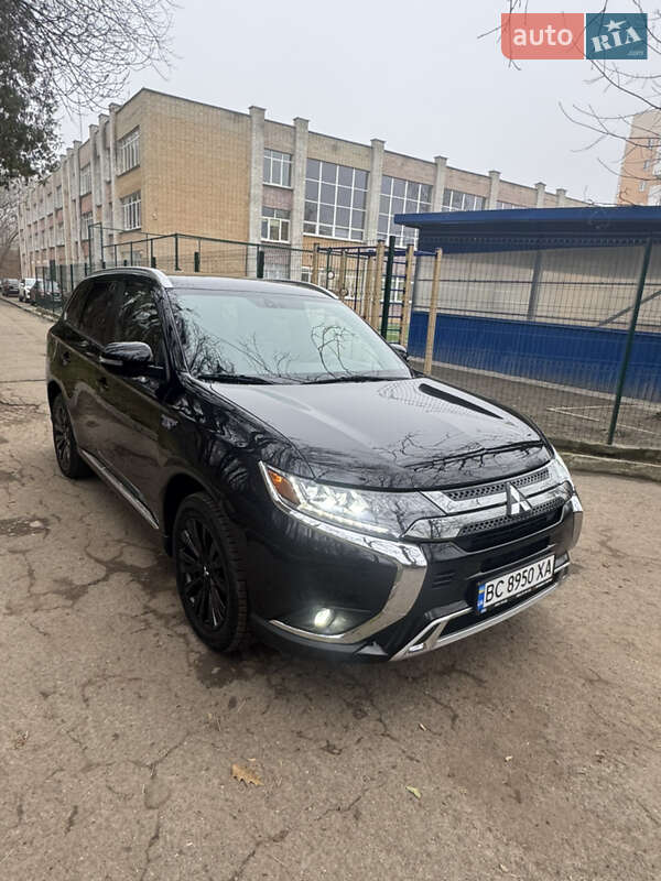 Внедорожник / Кроссовер Mitsubishi Outlander 2019 в Львове
