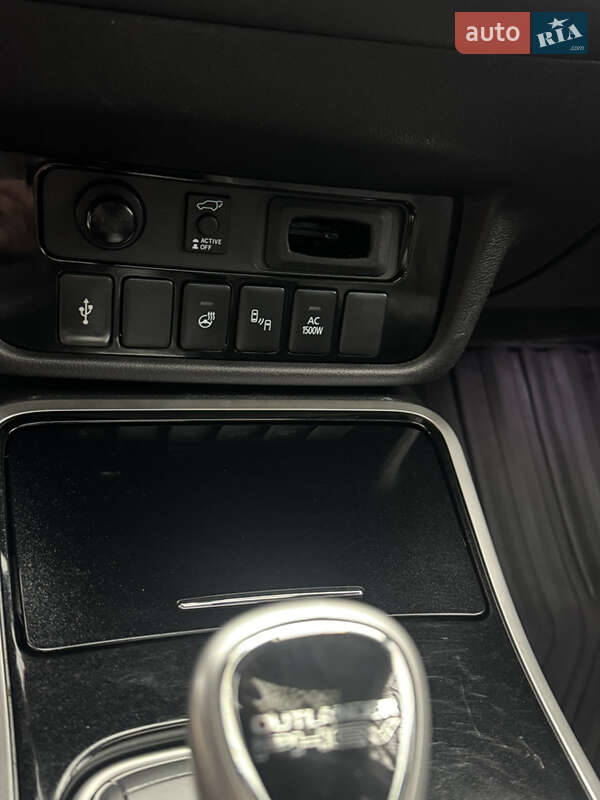 Внедорожник / Кроссовер Mitsubishi Outlander 2019 в Львове