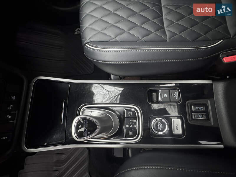 Внедорожник / Кроссовер Mitsubishi Outlander 2019 в Львове