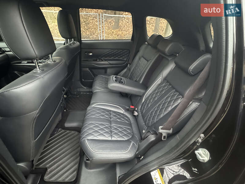 Внедорожник / Кроссовер Mitsubishi Outlander 2019 в Львове