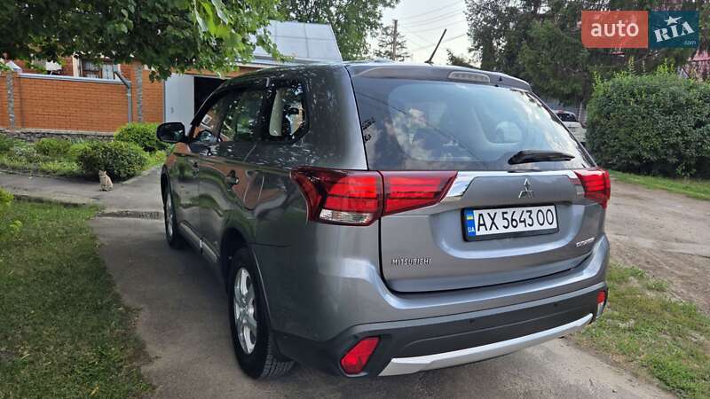 Позашляховик / Кросовер Mitsubishi Outlander 2016 в Харкові