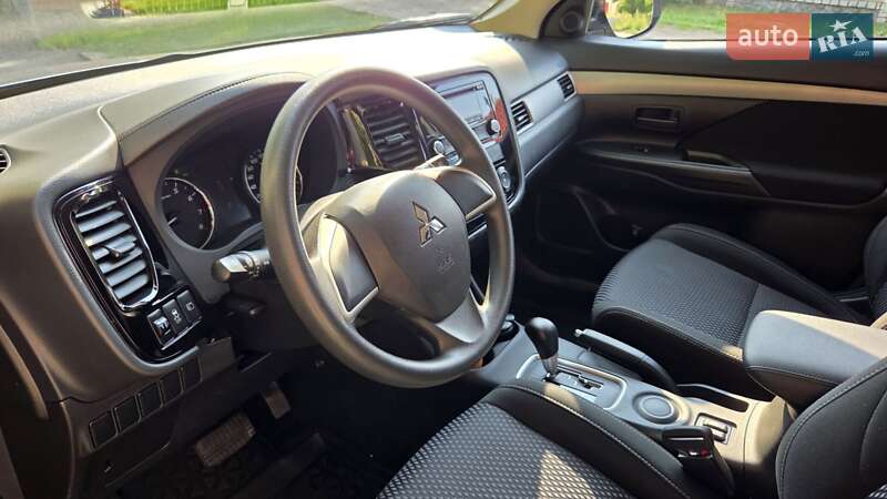 Позашляховик / Кросовер Mitsubishi Outlander 2016 в Харкові