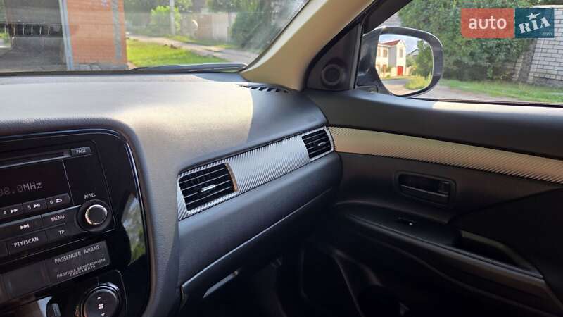 Позашляховик / Кросовер Mitsubishi Outlander 2016 в Харкові