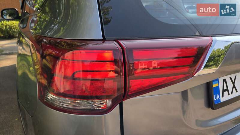 Позашляховик / Кросовер Mitsubishi Outlander 2016 в Харкові