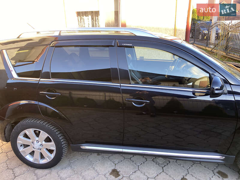 Внедорожник / Кроссовер Mitsubishi Outlander 2010 в Владимире