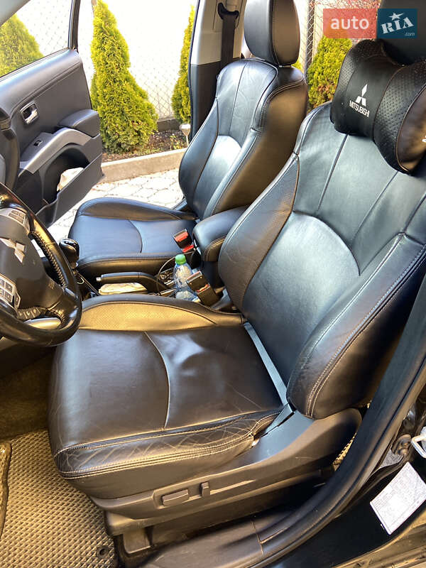 Внедорожник / Кроссовер Mitsubishi Outlander 2010 в Владимире