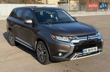 Внедорожник / Кроссовер Mitsubishi Outlander 2015 в Николаеве