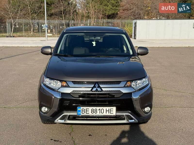 Внедорожник / Кроссовер Mitsubishi Outlander 2015 в Николаеве