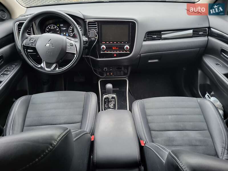 Внедорожник / Кроссовер Mitsubishi Outlander 2021 в Киеве
