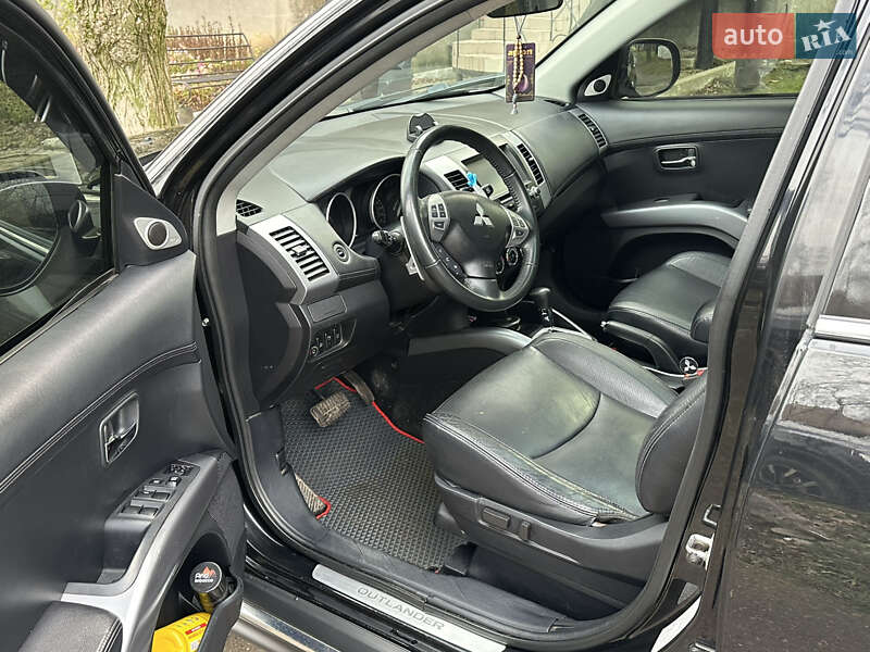 Внедорожник / Кроссовер Mitsubishi Outlander 2010 в Новом Буге