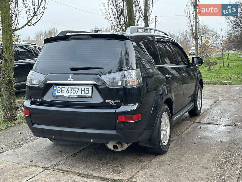 Внедорожник / Кроссовер Mitsubishi Outlander 2010 в Новом Буге