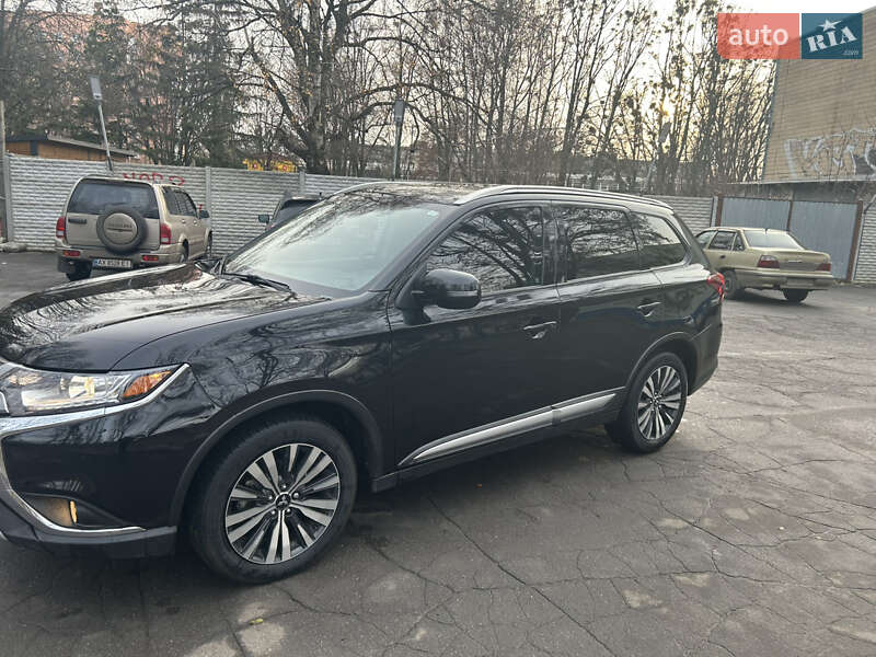 Внедорожник / Кроссовер Mitsubishi Outlander 2019 в Харькове фото 6 Внедорожник / Кроссовер Mitsubishi Outlander 2019 в Харькове