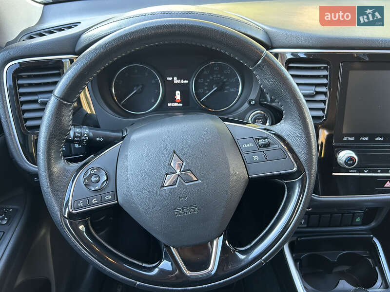 Внедорожник / Кроссовер Mitsubishi Outlander 2019 в Харькове фото 11 Внедорожник / Кроссовер Mitsubishi Outlander 2019 в Харькове