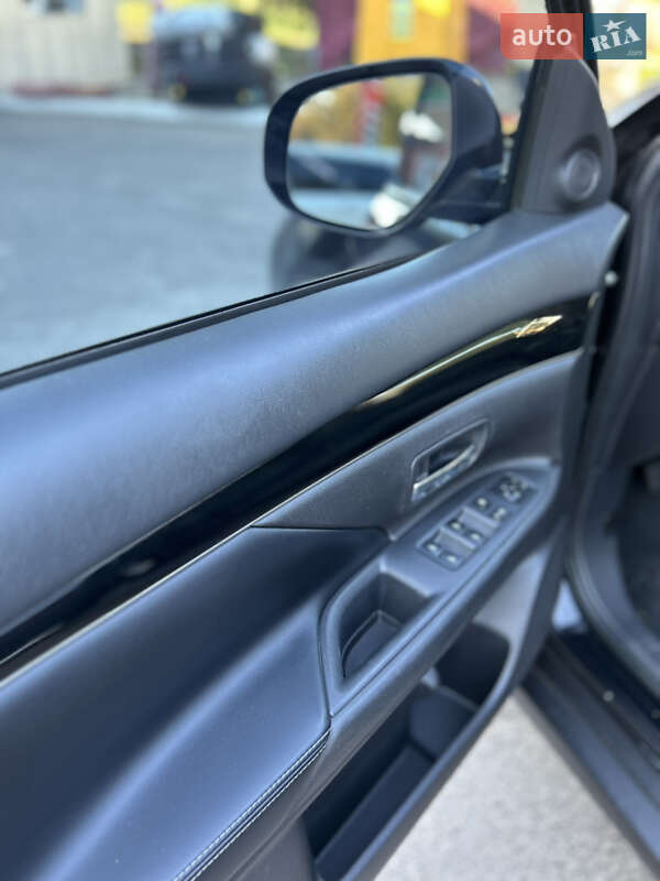 Внедорожник / Кроссовер Mitsubishi Outlander 2019 в Харькове фото 12 Внедорожник / Кроссовер Mitsubishi Outlander 2019 в Харькове