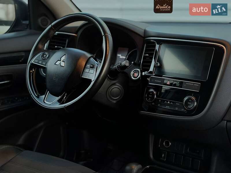 Внедорожник / Кроссовер Mitsubishi Outlander 2019 в Одессе