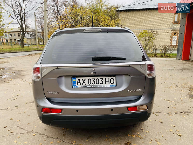 Позашляховик / Кросовер Mitsubishi Outlander 2012 в Харкові
