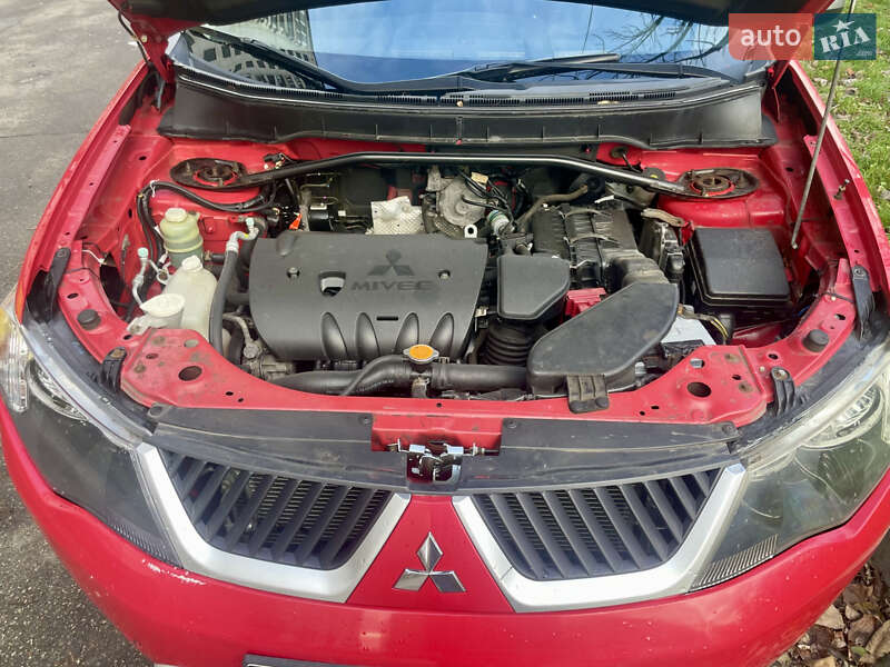 Внедорожник / Кроссовер Mitsubishi Outlander 2008 в Киеве