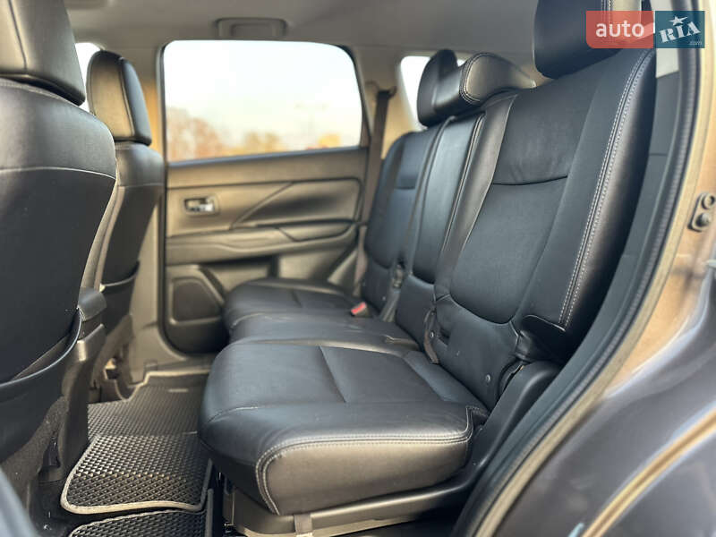 Позашляховик / Кросовер Mitsubishi Outlander 2017 в Дніпрі фото 21 Позашляховик / Кросовер Mitsubishi Outlander 2017 в Дніпрі