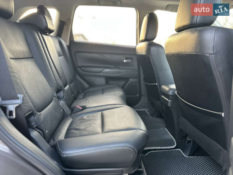 Позашляховик / Кросовер Mitsubishi Outlander 2017 в Дніпрі фото 25 Позашляховик / Кросовер Mitsubishi Outlander 2017 в Дніпрі