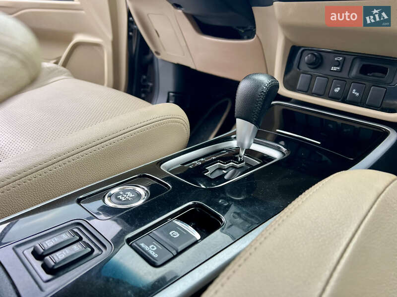 Внедорожник / Кроссовер Mitsubishi Outlander 2018 в Киеве