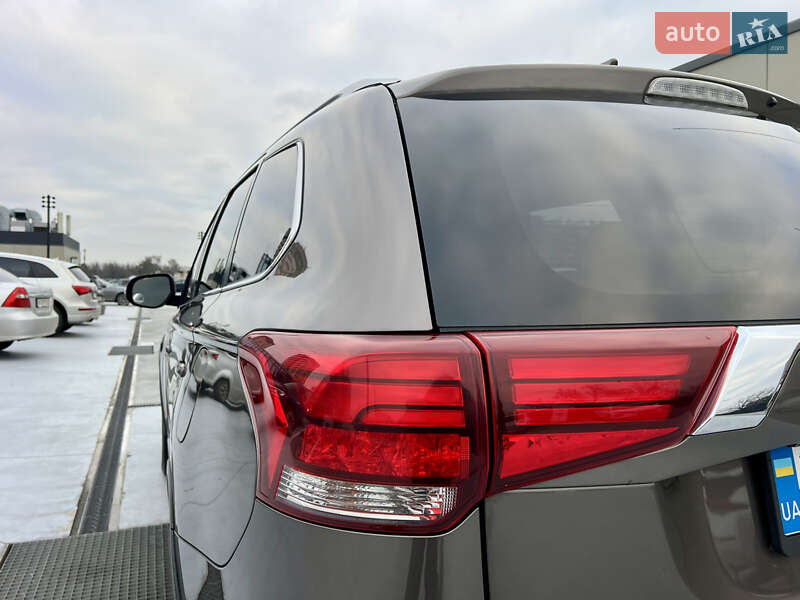 Внедорожник / Кроссовер Mitsubishi Outlander 2018 в Киеве