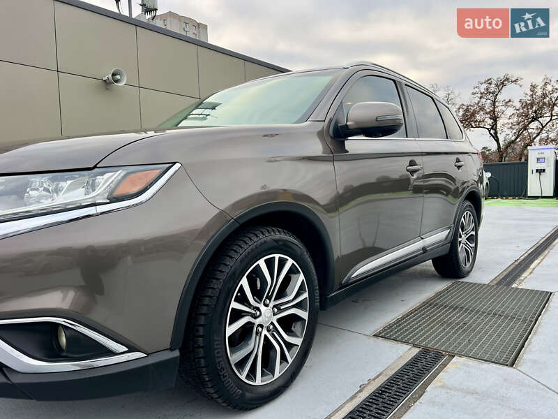 Внедорожник / Кроссовер Mitsubishi Outlander 2018 в Киеве