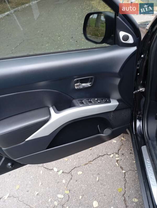 Позашляховик / Кросовер Mitsubishi Outlander 2008 в Полтаві