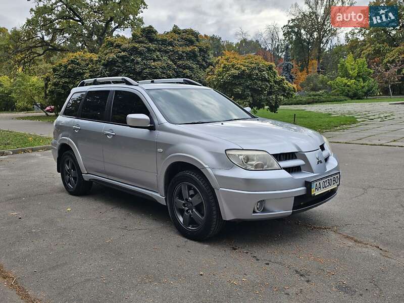 Позашляховик / Кросовер Mitsubishi Outlander 2008 в Києві