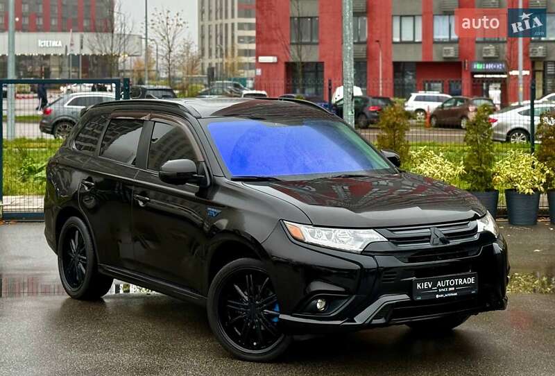 Внедорожник / Кроссовер Mitsubishi Outlander 2018 в Киеве