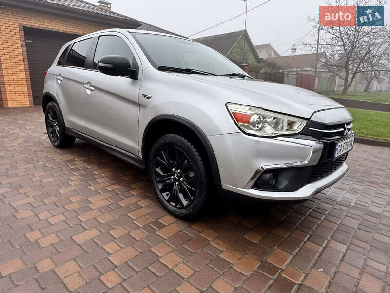 Внедорожник / Кроссовер Mitsubishi Outlander 2017 в Черкассах