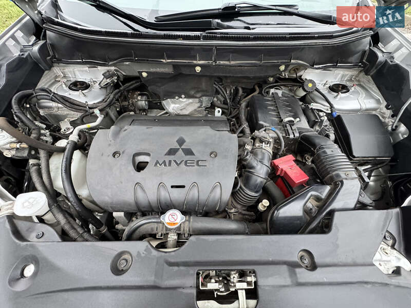 Внедорожник / Кроссовер Mitsubishi Outlander 2017 в Черкассах