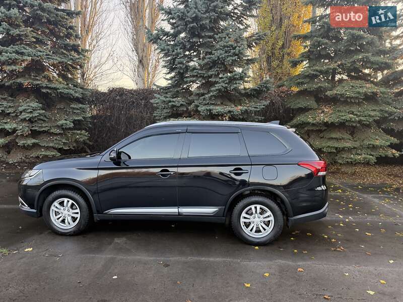 Позашляховик / Кросовер Mitsubishi Outlander 2018 в Дніпрі