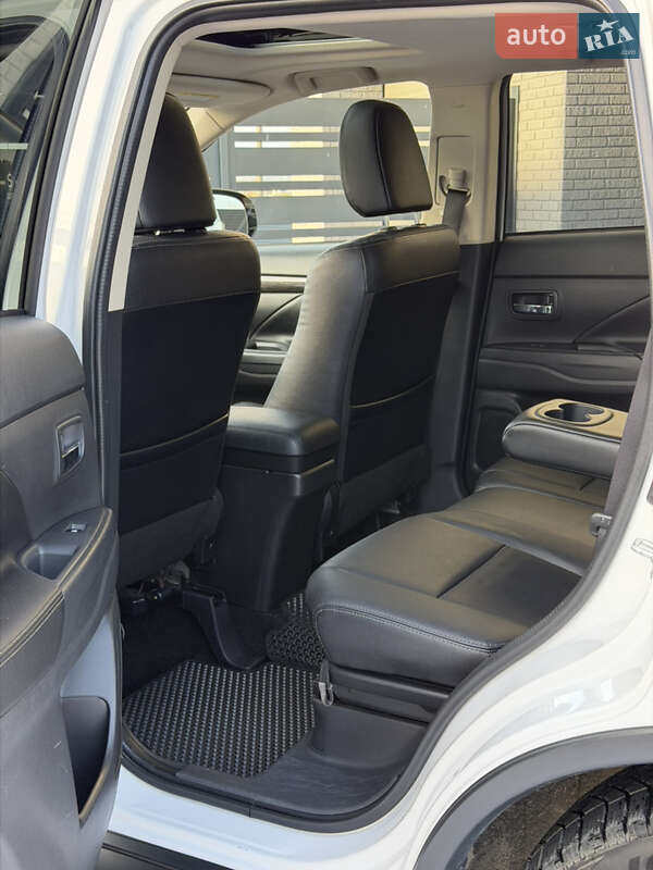 Позашляховик / Кросовер Mitsubishi Outlander 2018 в Новояворівську