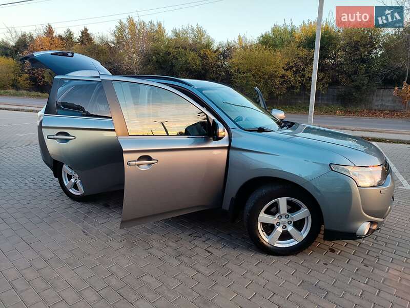 Внедорожник / Кроссовер Mitsubishi Outlander 2013 в Львове