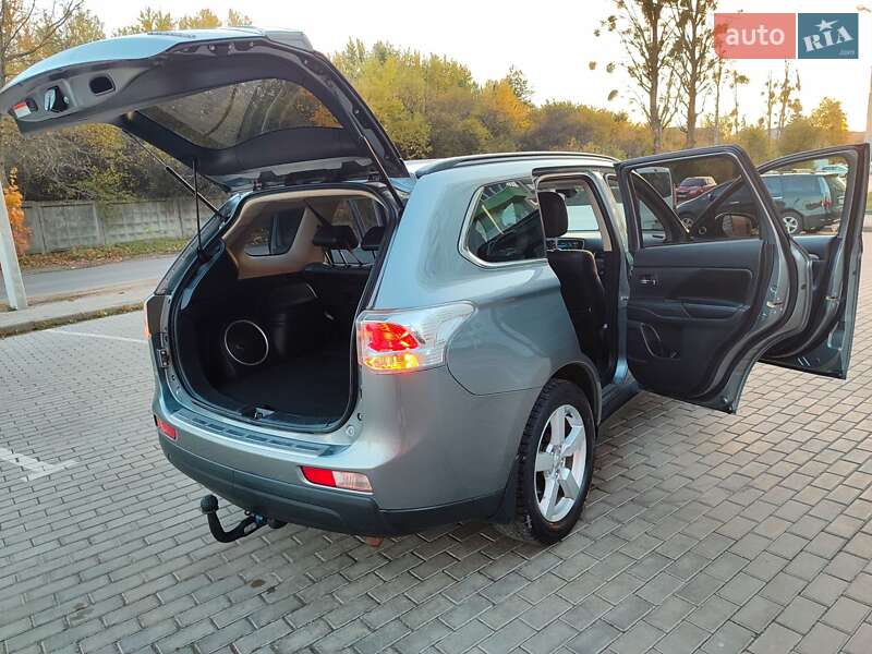 Внедорожник / Кроссовер Mitsubishi Outlander 2013 в Львове