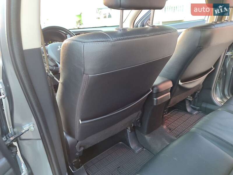 Внедорожник / Кроссовер Mitsubishi Outlander 2013 в Львове