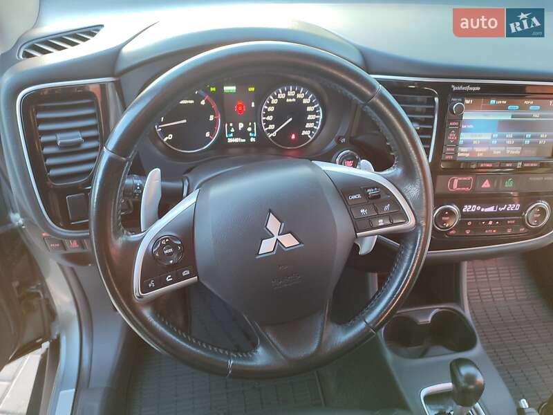 Внедорожник / Кроссовер Mitsubishi Outlander 2013 в Львове