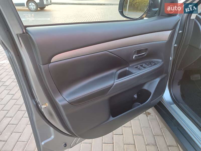 Внедорожник / Кроссовер Mitsubishi Outlander 2013 в Львове