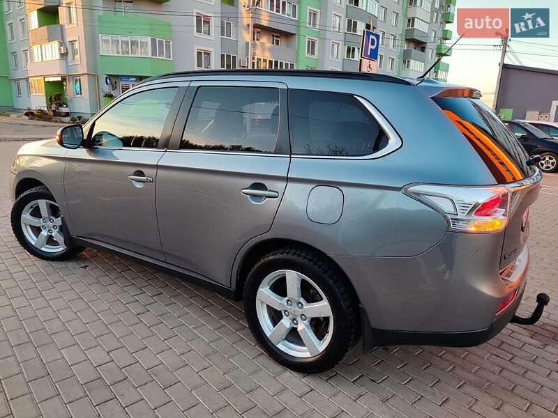 Внедорожник / Кроссовер Mitsubishi Outlander 2013 в Львове