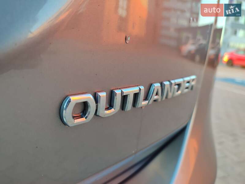 Внедорожник / Кроссовер Mitsubishi Outlander 2013 в Львове